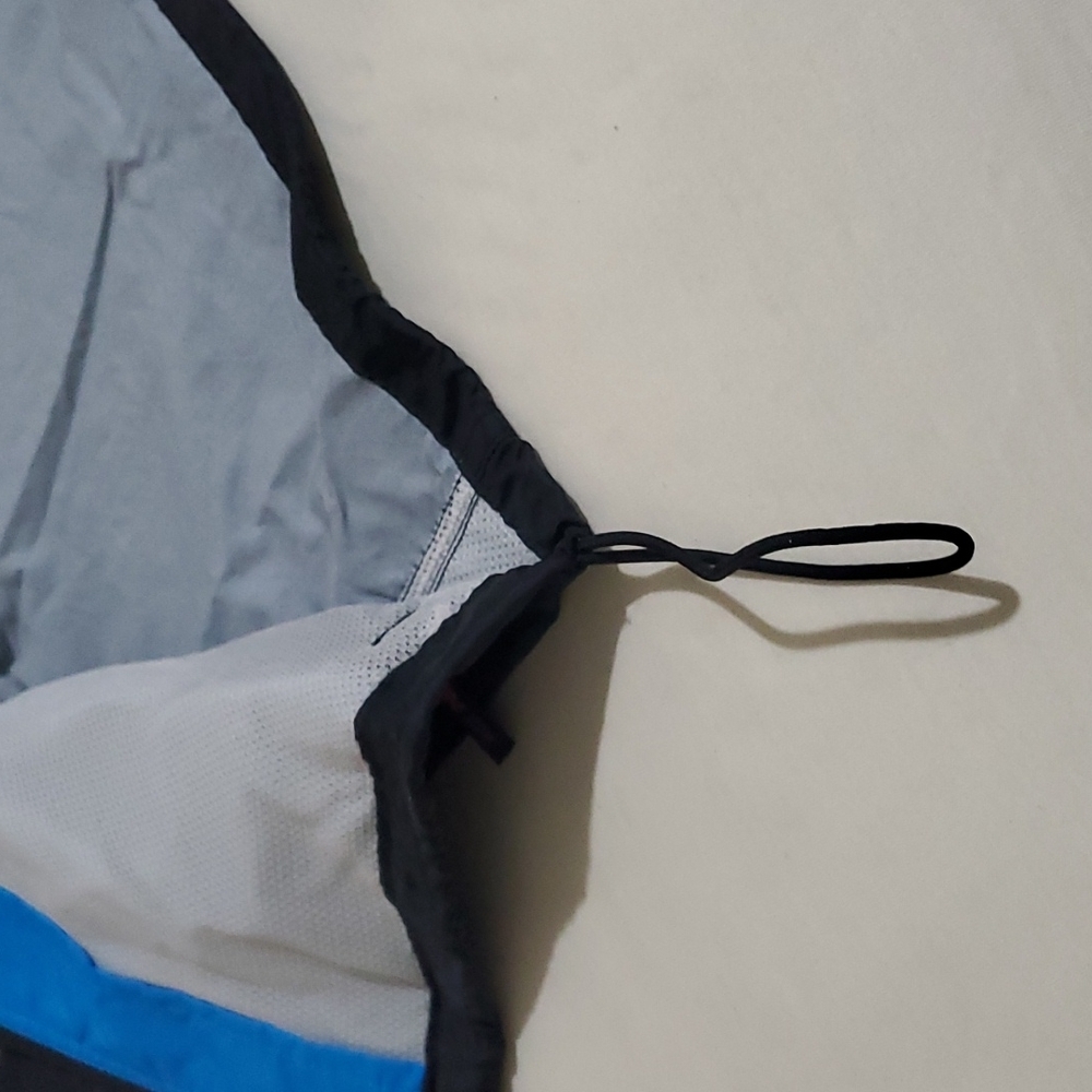 Windbreaker - Picture 3 of 4